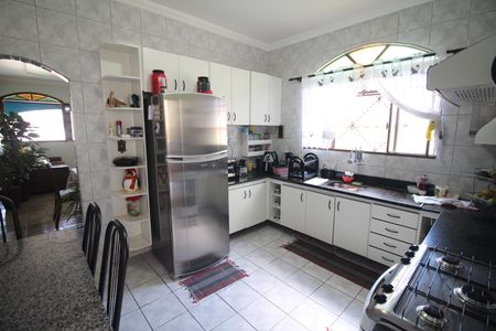 Casa à venda com 273m², 4 quartos e 4 vagasCozinha
