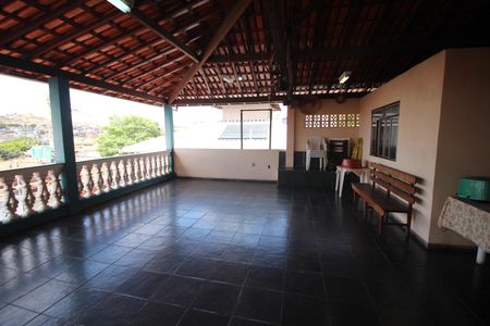 Casa à venda com 273m², 4 quartos e 4 vagasTerraço