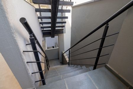 Studio para alugar com 19250m², 1 quarto e sem vagaEscada de acesso