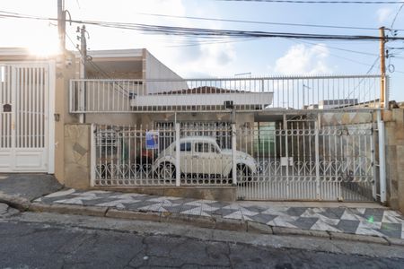 Casa para alugar com 280m², 3 quartos e 2 vagasFachada