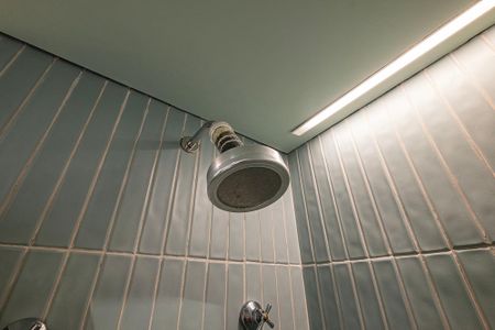 Banheiro de apartamento para alugar com 1 quarto, 25m² em Pinheiros, São Paulo