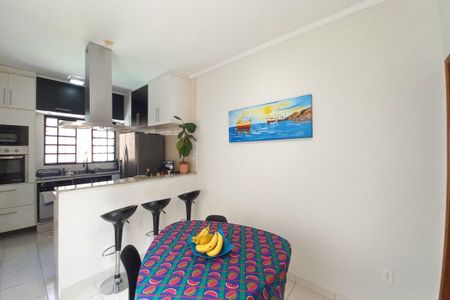 Casa à venda com 120m², 3 quartos e 4 vagas Casa à venda com 120m², 3 quartos e 4 vagasCopa