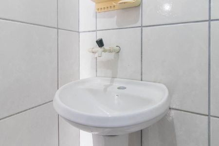 Banheiro de apartamento para alugar com 1 quarto, 28m² em Centro Histórico, Porto Alegre