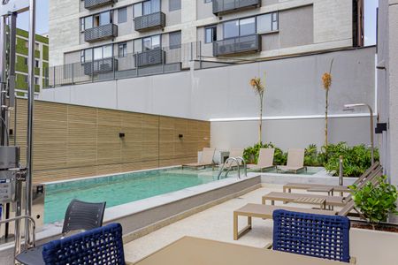 Apartamento à venda com 30m², 1 quarto e sem vaga Apartamento à venda com 30m², 1 quarto e sem vagaÁrea comum - Piscina