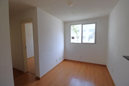 Sala de apartamento para alugar com 2 quartos, 40m² em Guadalupe, Rio de Janeiro