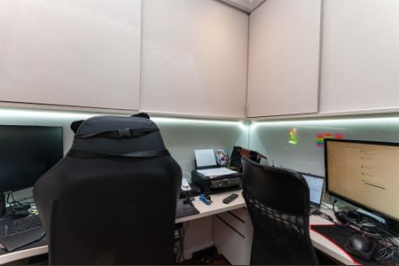 Apartamento à venda com 170m², 3 quartos e 3 vagas Apartamento à venda com 170m², 3 quartos e 3 vagasHome Office