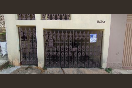 Casa para alugar com 150m², 2 quartos e 1 vaga Casa para alugar com 150m², 2 quartos e 1 vagaFachada + Placa