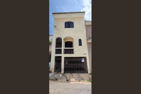 Casa para alugar com 150m², 2 quartos e 1 vaga Casa para alugar com 150m², 2 quartos e 1 vagaFachada + Placa