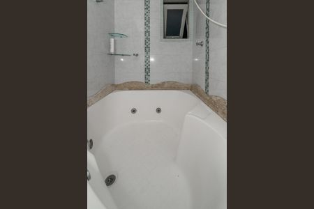 Banheiro da Suíte de apartamento para alugar com 1 quarto, 41m² em Cristo Redentor, Porto Alegre