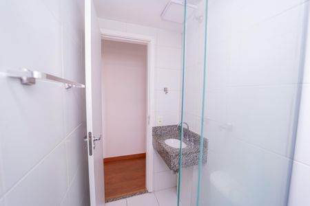 Apartamento à venda com 59m², 2 quartos e 1 vaga Apartamento à venda com 59m², 2 quartos e 1 vagaBanheiro