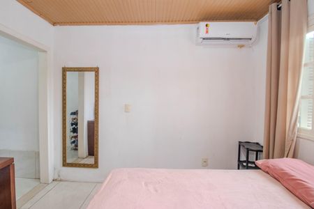 Casa à venda com 130m², 2 quartos e 4 vagas Casa à venda com 130m², 2 quartos e 4 vagasSuíte