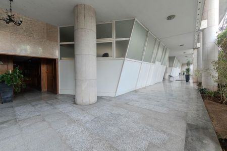 Apartamento para alugar com 160m², 4 quartos e 1 vaga Apartamento para alugar com 160m², 4 quartos e 1 vagaHall de Entrada