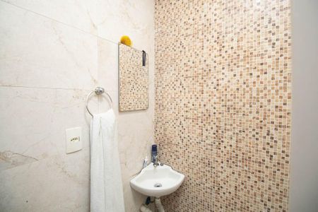 Casa à venda com 240m², 5 quartos e sem vaga Casa à venda com 240m², 5 quartos e sem vagaBanheiro casa 2