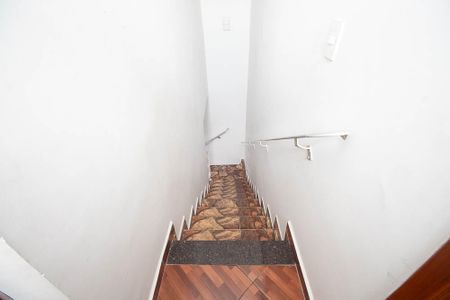 Casa à venda com 240m², 5 quartos e sem vaga