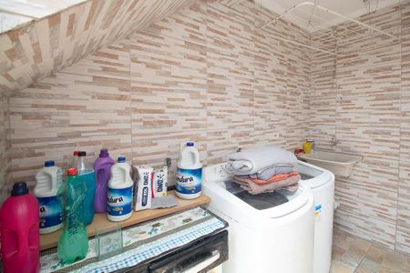 Casa à venda com 240m², 5 quartos e sem vaga Casa à venda com 240m², 5 quartos e sem vagaÁrea de Serviço casa 1