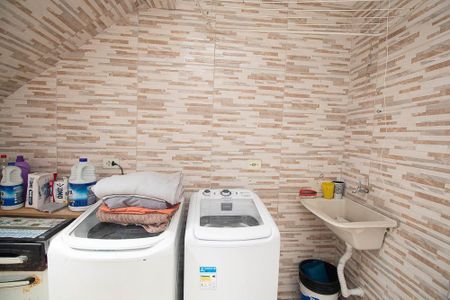 Casa à venda com 240m², 5 quartos e sem vaga Casa à venda com 240m², 5 quartos e sem vagaÁrea de Serviço casa 1