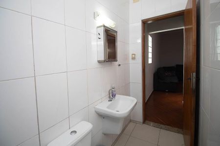 Casa à venda com 240m², 5 quartos e sem vaga Casa à venda com 240m², 5 quartos e sem vagaBanheiro casa 1