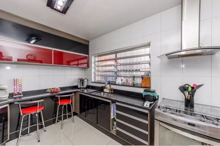 Casa à venda com 3 quartos, 305m² em Vila Lucia Elvira, São Paulo