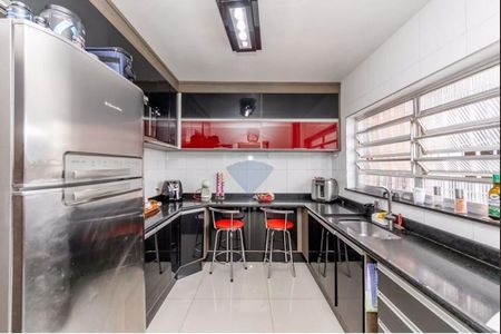 Casa à venda com 3 quartos, 305m² em Vila Lucia Elvira, São Paulo