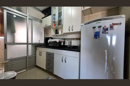 Apartamento à venda com 2 quartos, 53m² em Vila Carmosina, São Paulo