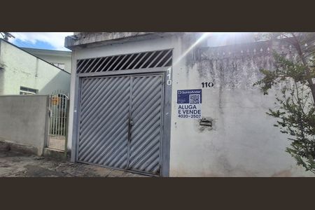 Casa à venda com 300m², 3 quartos e 3 vagas Casa à venda com 300m², 3 quartos e 3 vagasFachada