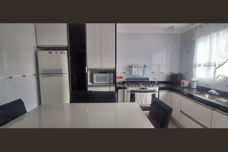 Casa à venda com 300m², 3 quartos e 3 vagas Casa à venda com 300m², 3 quartos e 3 vagasCozinha