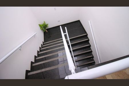 Apartamento para alugar com 38m², 1 quarto e sem vaga Apartamento para alugar com 38m², 1 quarto e sem vagaEscada