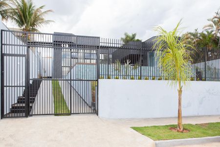 Casa à venda com 1000m², 4 quartos e 10 vagas Casa à venda com 1000m², 4 quartos e 10 vagasFachada