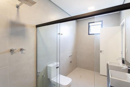 Casa à venda com 1000m², 4 quartos e 10 vagas Casa à venda com 1000m², 4 quartos e 10 vagasBanheiro da Suíte 1