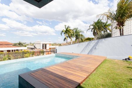 Casa à venda com 1000m², 4 quartos e 10 vagas Casa à venda com 1000m², 4 quartos e 10 vagasPiscina