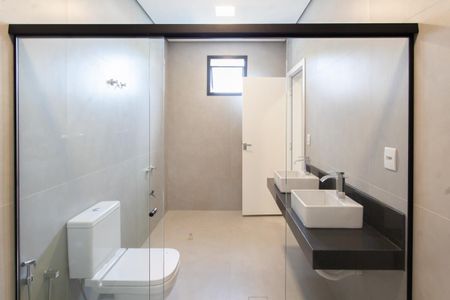 Casa à venda com 1000m², 4 quartos e 10 vagas Casa à venda com 1000m², 4 quartos e 10 vagasBanheiro da Suíte 1