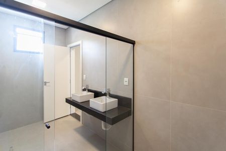 Casa à venda com 1000m², 4 quartos e 10 vagas Casa à venda com 1000m², 4 quartos e 10 vagasBanheiro da Suíte 1