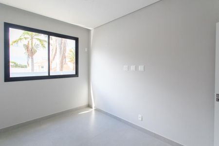 Casa à venda com 1000m², 4 quartos e 10 vagas Casa à venda com 1000m², 4 quartos e 10 vagasQuarto 2