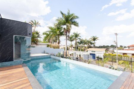 Casa à venda com 1000m², 4 quartos e 10 vagas Casa à venda com 1000m², 4 quartos e 10 vagasPiscina
