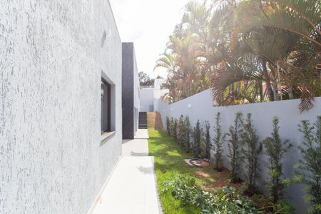 Casa à venda com 1000m², 4 quartos e 10 vagas Casa à venda com 1000m², 4 quartos e 10 vagasLateral