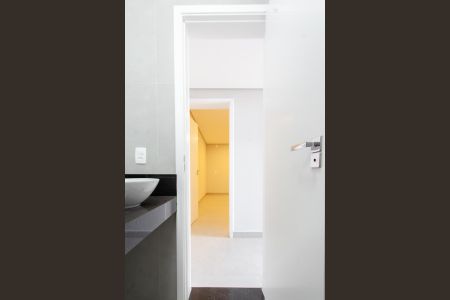 Casa à venda com 1000m², 4 quartos e 10 vagas Casa à venda com 1000m², 4 quartos e 10 vagasLavabo 2
