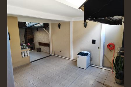 Casa à venda com 164m², 3 quartos e 3 vagas Casa à venda com 164m², 3 quartos e 3 vagasQuintal