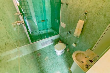 Casa à venda com 200m², 3 quartos e 3 vagas Casa à venda com 200m², 3 quartos e 3 vagasBanheiro da Suíte