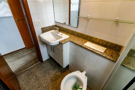 Apartamento para alugar com 140m², 4 quartos e 3 vagas Apartamento para alugar com 140m², 4 quartos e 3 vagasBanheiro da Suíte 2