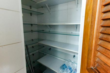 Apartamento para alugar com 140m², 4 quartos e 3 vagas Apartamento para alugar com 140m², 4 quartos e 3 vagasDespensa