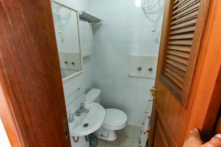 Apartamento para alugar com 140m², 4 quartos e 3 vagas Apartamento para alugar com 140m², 4 quartos e 3 vagasBanheiro de Serviço