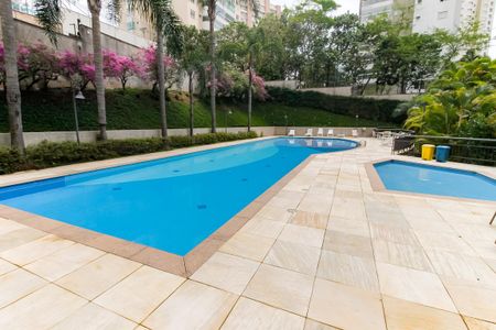 Apartamento para alugar com 140m², 4 quartos e 3 vagas Apartamento para alugar com 140m², 4 quartos e 3 vagasÁrea comum - Piscina