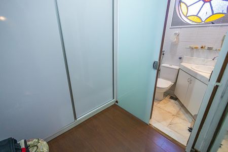 Casa à venda com 1100m², 6 quartos e 10 vagas Casa à venda com 1100m², 6 quartos e 10 vagasBanheiro da Suíte 2