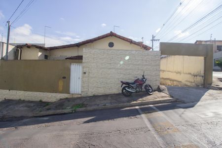 Casa para alugar com 370m², 3 quartos e 10 vagasFachada