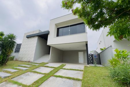 Casa de condomínio para alugar com 370m², 4 quartos e 4 vagas Casa de condomínio para alugar com 370m², 4 quartos e 4 vagasFachada + Plaquinha