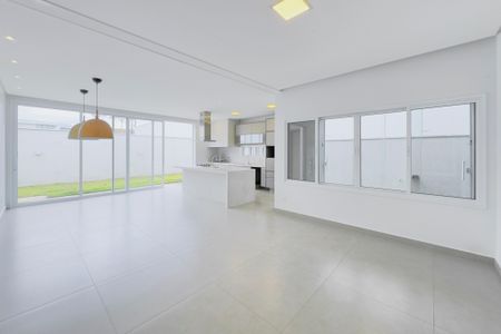 Casa de condomínio para alugar com 370m², 4 quartos e 4 vagas Casa de condomínio para alugar com 370m², 4 quartos e 4 vagasCozinha / Área de Serviço