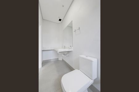 Casa de condomínio para alugar com 370m², 4 quartos e 4 vagas Casa de condomínio para alugar com 370m², 4 quartos e 4 vagasBanheiro da Suíte