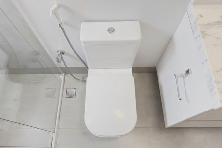 Casa de condomínio para alugar com 370m², 4 quartos e 4 vagas Casa de condomínio para alugar com 370m², 4 quartos e 4 vagasBanheiro da Suíte 2