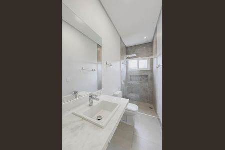 Casa de condomínio para alugar com 370m², 4 quartos e 4 vagas Casa de condomínio para alugar com 370m², 4 quartos e 4 vagasBanheiro da Suíte