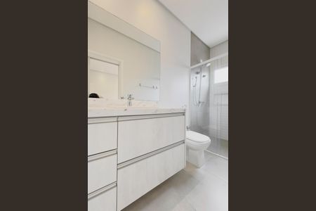 Casa de condomínio para alugar com 370m², 4 quartos e 4 vagas Casa de condomínio para alugar com 370m², 4 quartos e 4 vagasBanheiro da Suíte 3